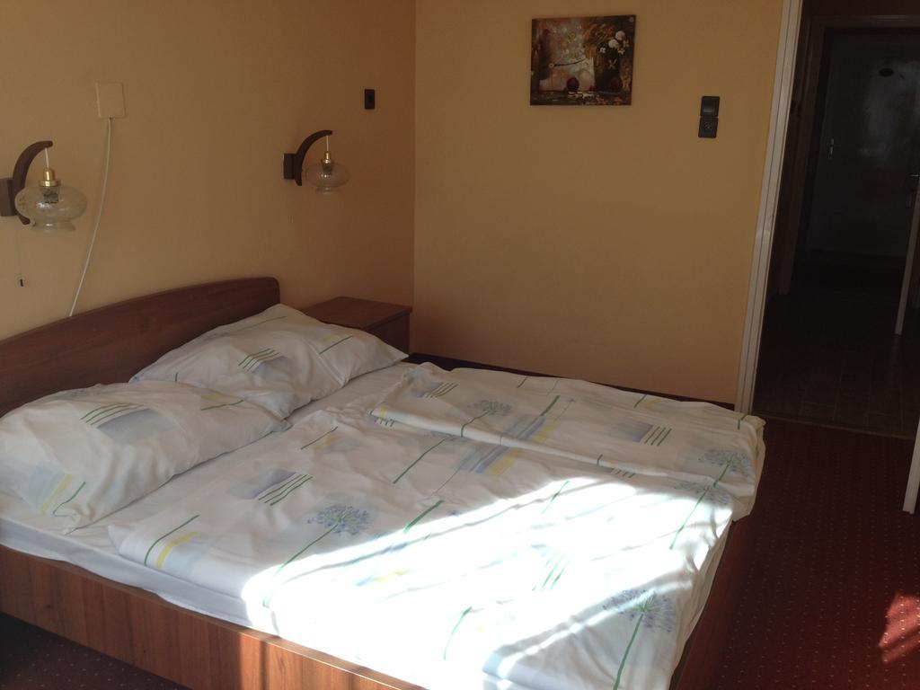 Hotel Family Balatonföldvár Стая снимка