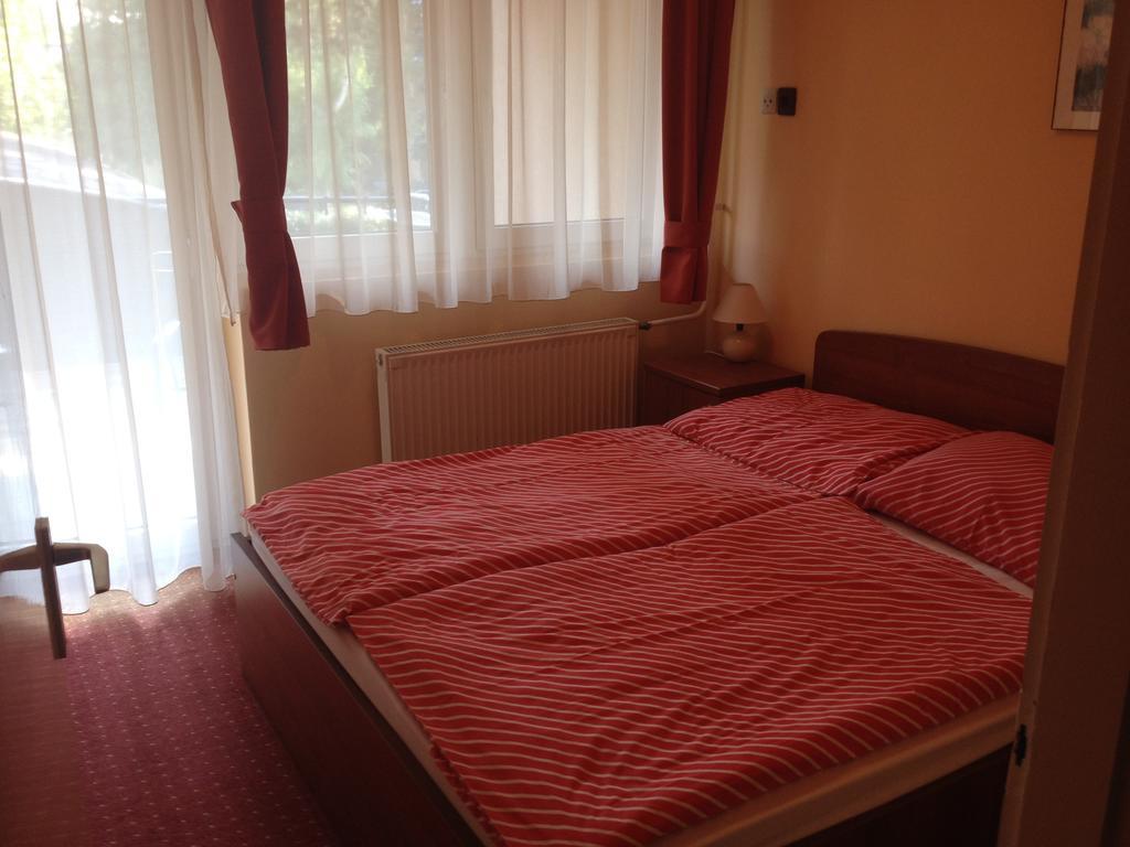 Hotel Family Balatonföldvár Стая снимка