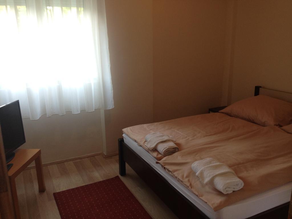 Hotel Family Balatonföldvár Стая снимка