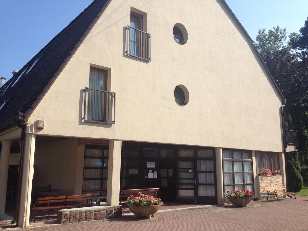 Hotel Family Balatonföldvár Екстериор снимка