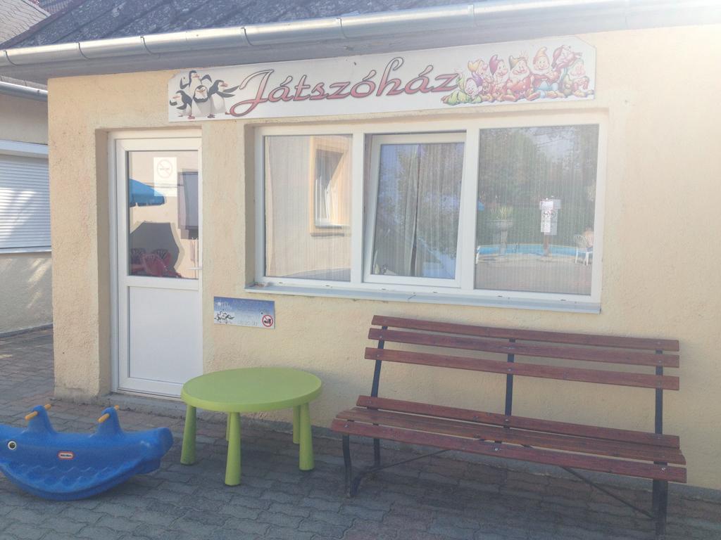 Hotel Family Balatonföldvár Екстериор снимка